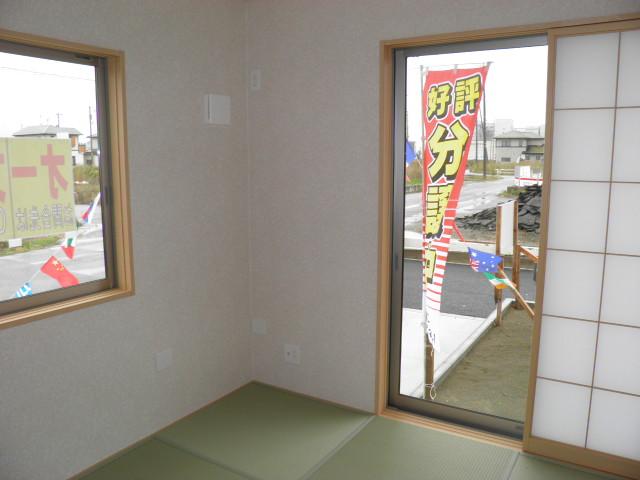 Non-living room. 1 Building