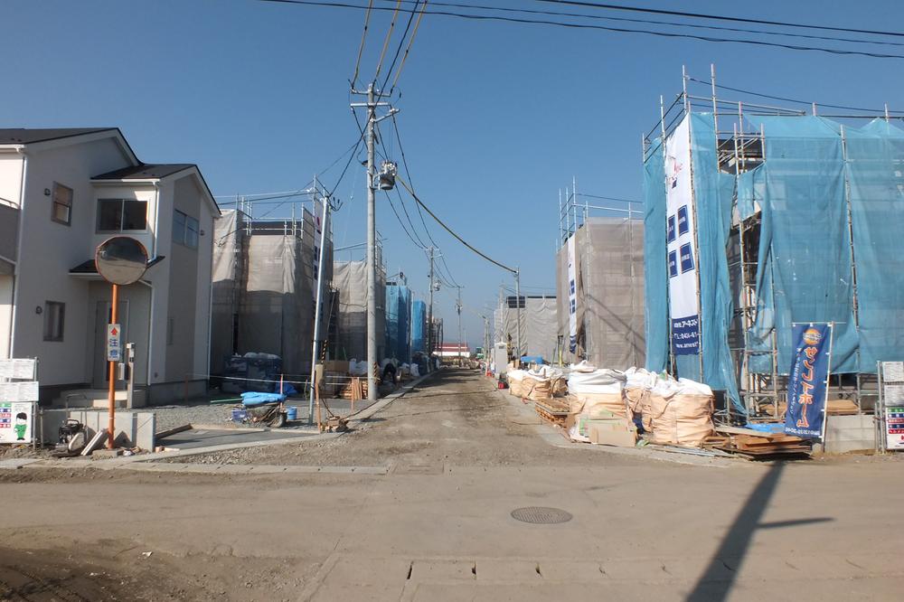 Local photos, including front road. Local (11 May 2013) Shooting