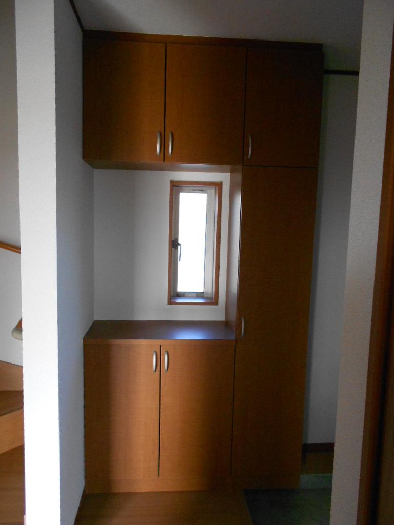 Entrance. Same specifications