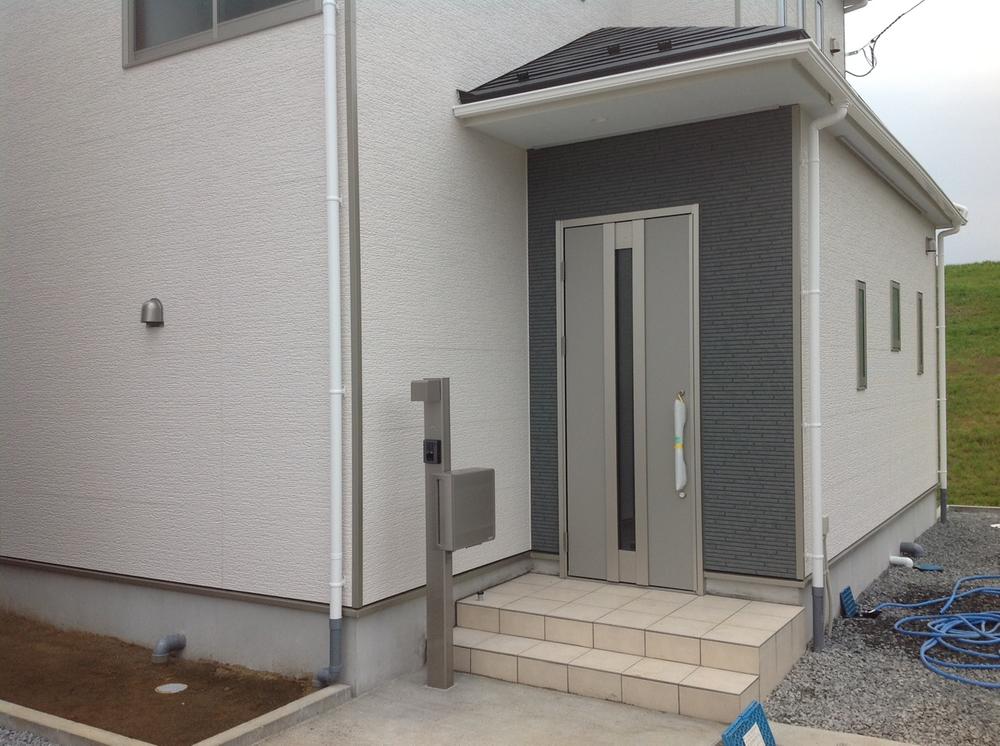 Entrance. Local (11 May 2013) Shooting