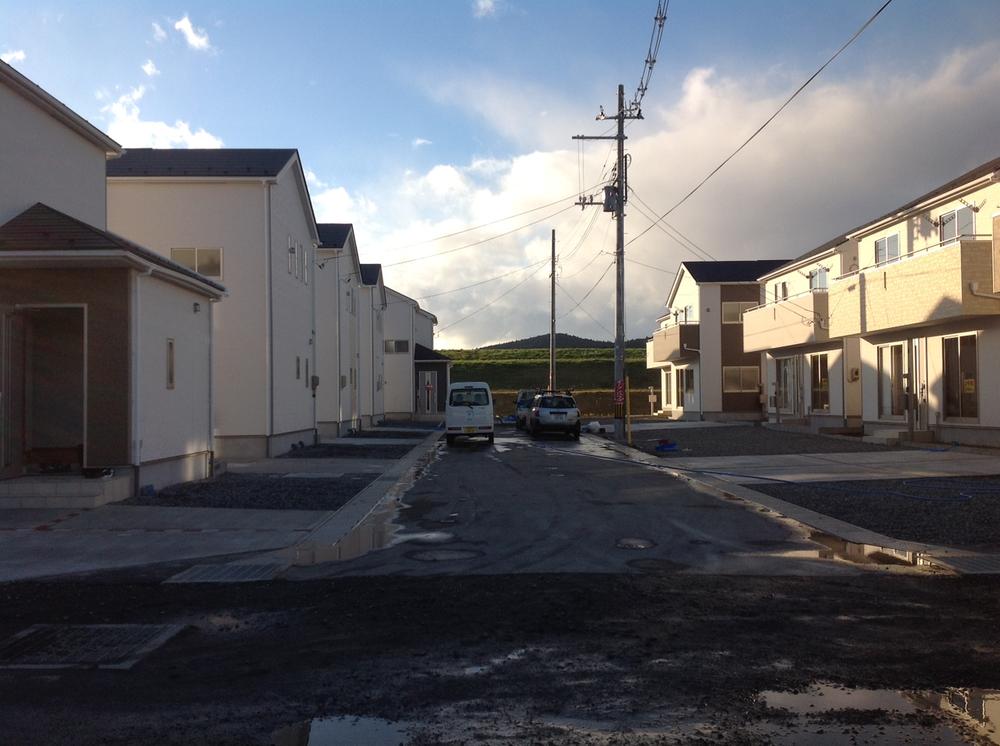 Local photos, including front road. Local (11 May 2013) Shooting