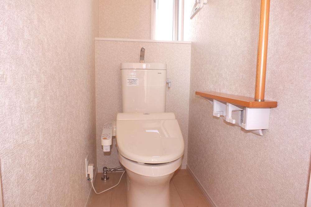 Toilet. Local (11 May 2013) stain-resistant shooting, It fell easy Sefi on Detect processing ☆ Quick wash with less water in the twin tornado cleaning! !