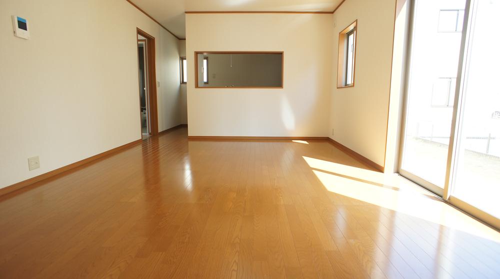 Same specifications photos (living)