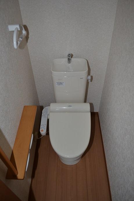 Toilet. Same specifications Bidet ・ Bidet ・ Auto power deodorizing ・ Seat sensor ・ Heating toilet seat ・ Toilet seat and lid soft closure ・ Timer power saving ・ Random power-saving ・ Toilet seat and lid one-touch detachable ・ Nozzle cleaning function ・ antibacterial