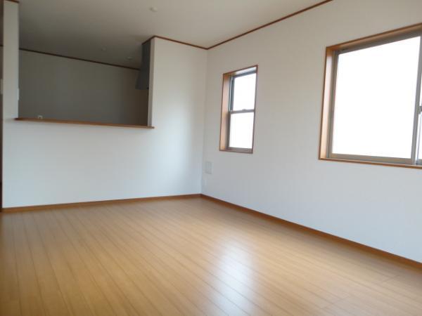 Same specifications photos (living)