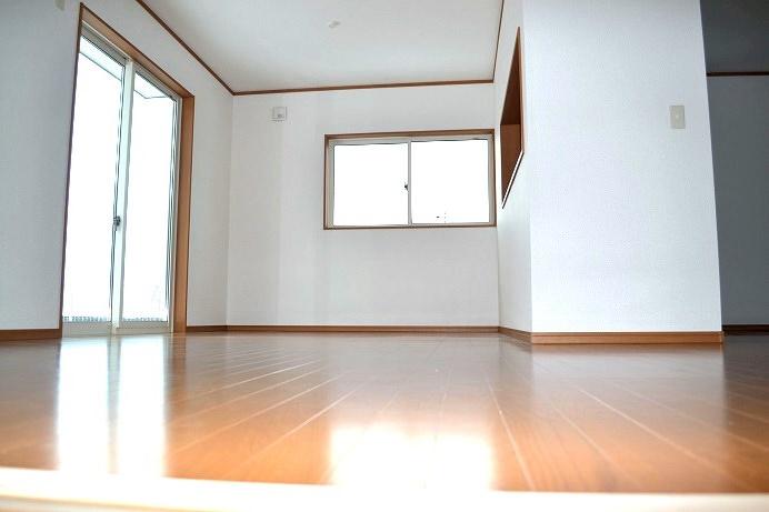 Wash basin, toilet. Same specifications Building 2