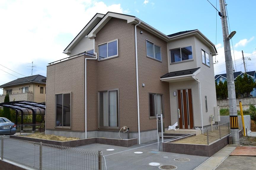 Same specifications photos (appearance). 1 Building Color scheme is different