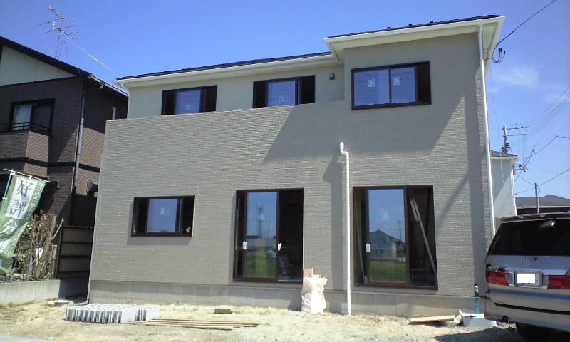 Rendering (appearance). (Building 2) Color scheme is different