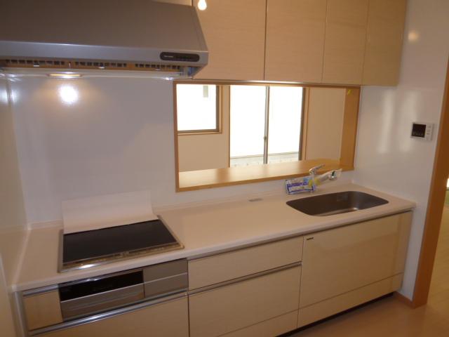 Kitchen. ● same specifications ●