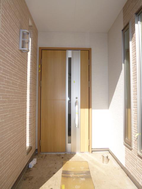 Entrance. ● same specifications ●