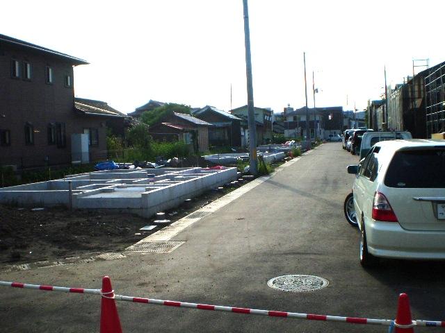 Local photos, including front road. Local (August 2013) Shooting