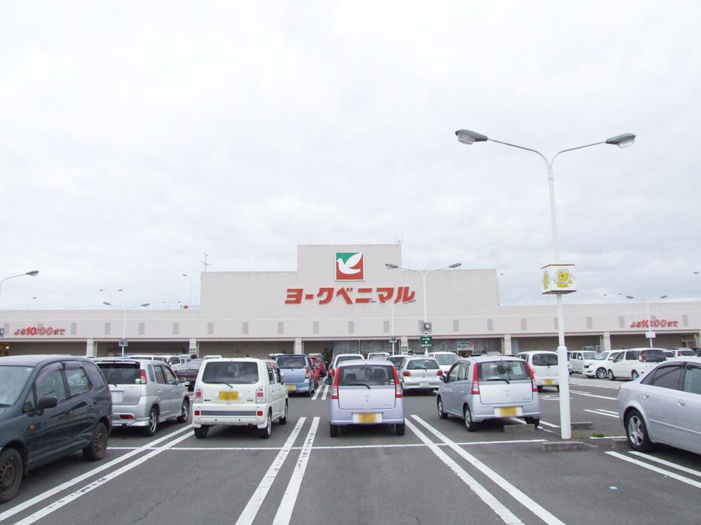 Supermarket. Until the York-Benimaru 640m