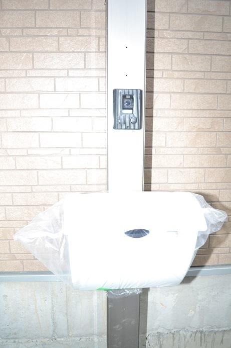 Entrance. Same specifications System post