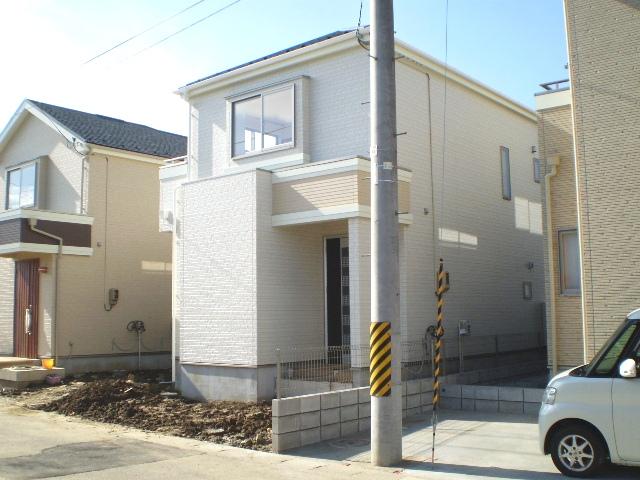 Local photos, including front road. Local (10 May 2013) shooting ● B Building