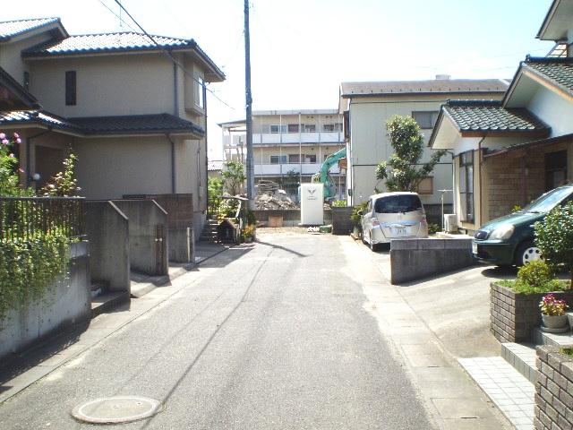 Local photos, including front road. Local (September 2013) Shooting