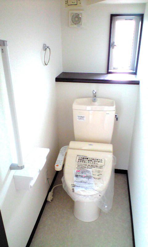 Toilet. Same specifications Bidet ・ Bidet ・ Auto power deodorizing ・ Seat sensor ・ Heating toilet seat ・ Toilet seat and lid soft closure ・ Timer power saving ・ Random power-saving ・ Toilet seat and lid one-touch detachable ・ Nozzle cleaning function ・ antibacterial