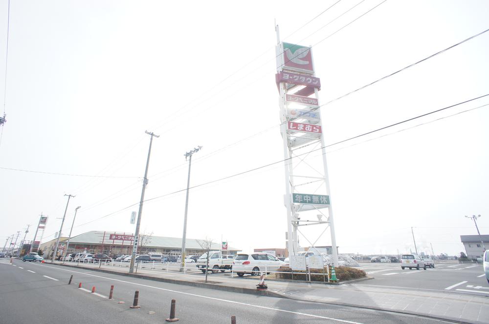 Supermarket. York-Benimaru 1860m to Iwanuma shop