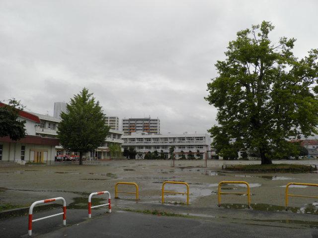Primary school. 428m to Iwanuma Municipal Iwanuma Elementary School