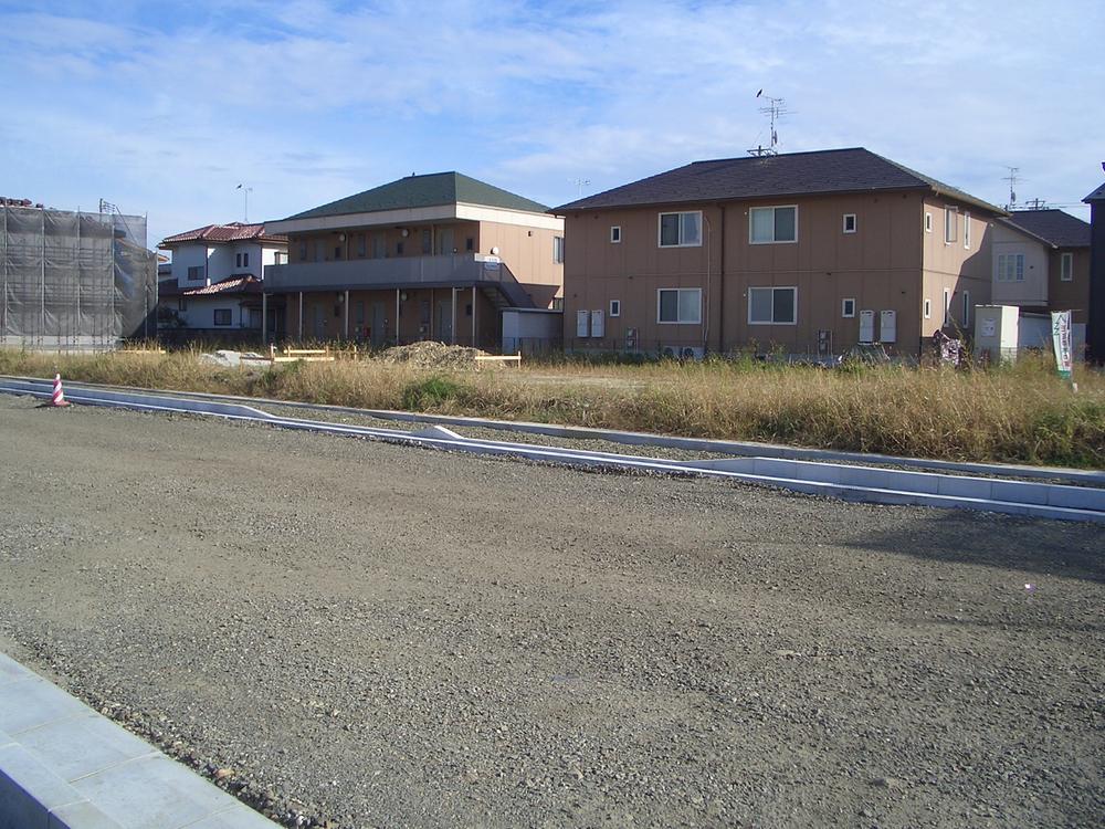 Local photos, including front road. Local (10 May 2013) Shooting