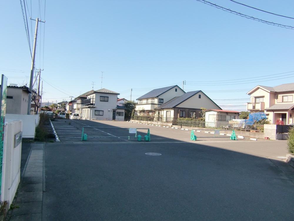 Local photos, including front road. 2013 November shooting