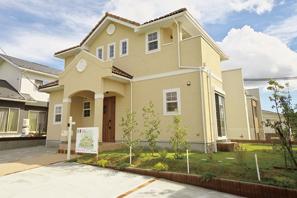 Venice Series / The outer wall of pink beige, Corrugated roof tiles, Wife decoration .... Pursuit of fine Italian design (2-5-14 ・ appearance, 2013 October shooting)
