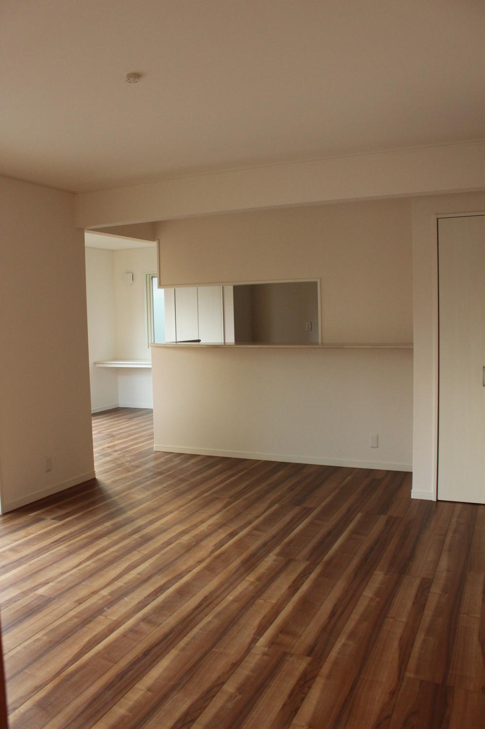 Same specifications photos (living)