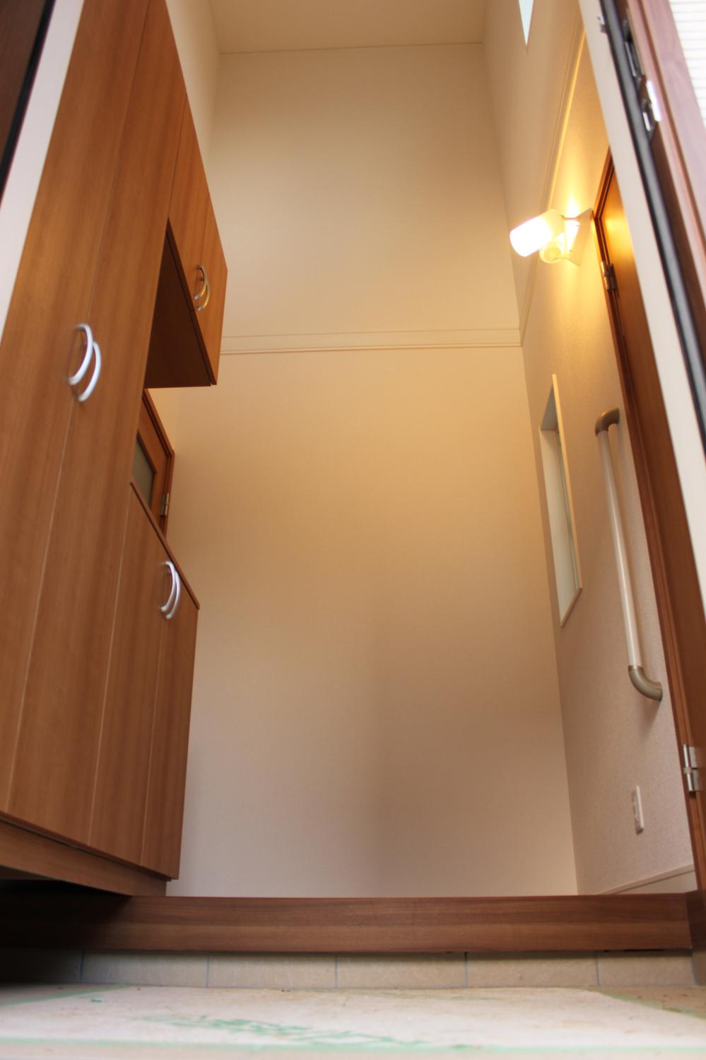 Same specifications photos (Other introspection). Entrance atrium Same specification example