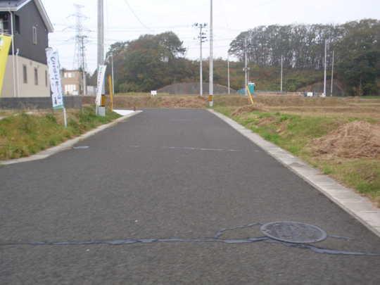 Local photos, including front road. Frontal road