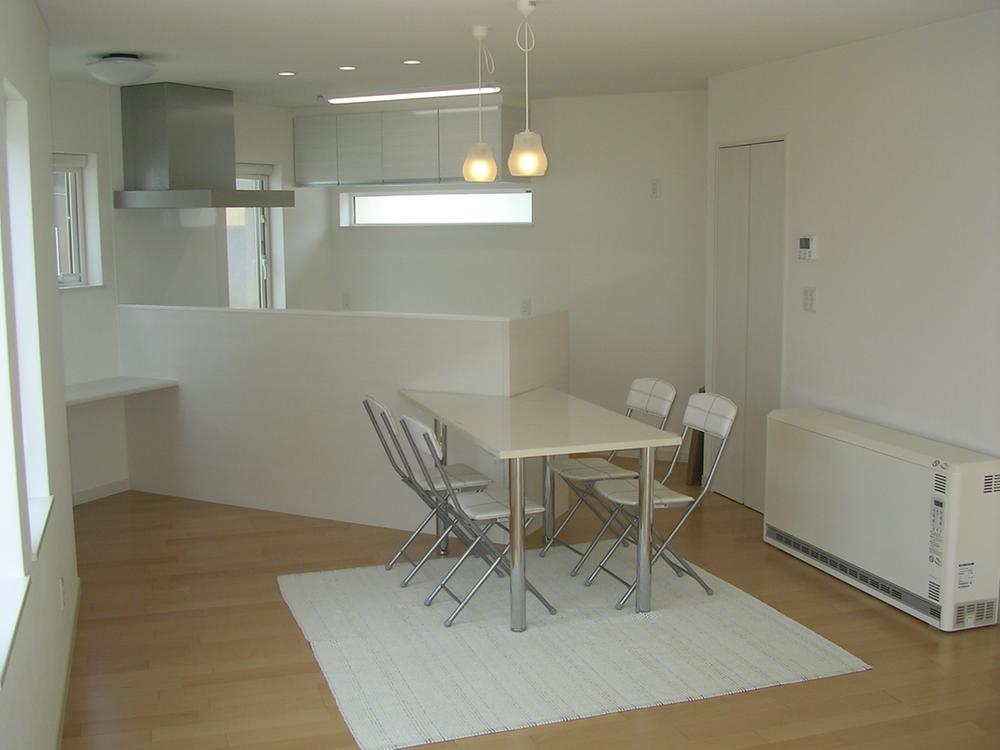 Living. Du is the LDK of hill model house. Kitchen which is disposed at an angle is characteristic.