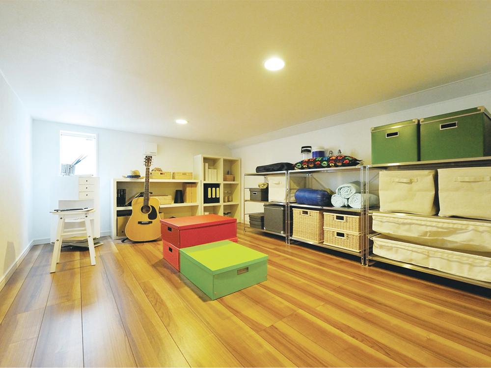 Model house photo. The ones that are in the room and closet, So I do not use things by putting in attic storage, Guests can enjoy a clean and comfortable living