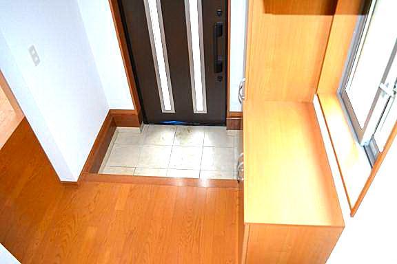 Entrance. Same specifications