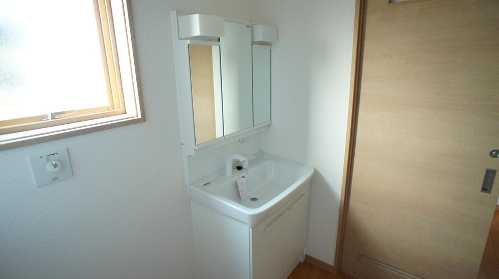 Wash basin, toilet