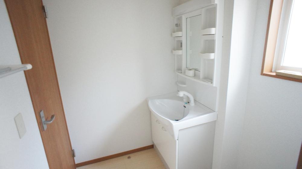 Wash basin, toilet. Same specification example