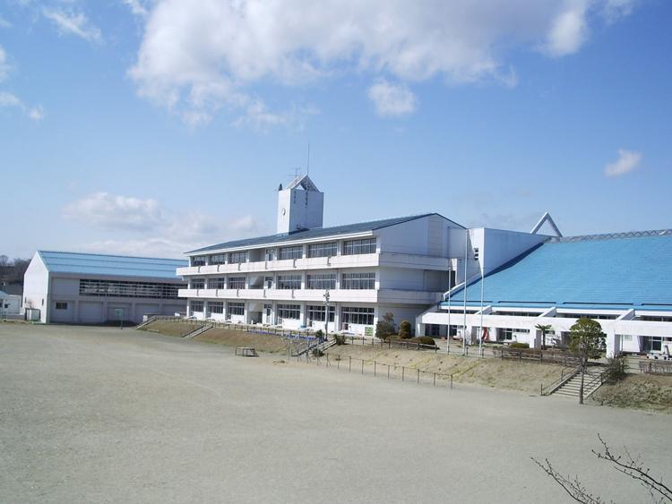 Primary school. Shirakashidai until elementary school 400m