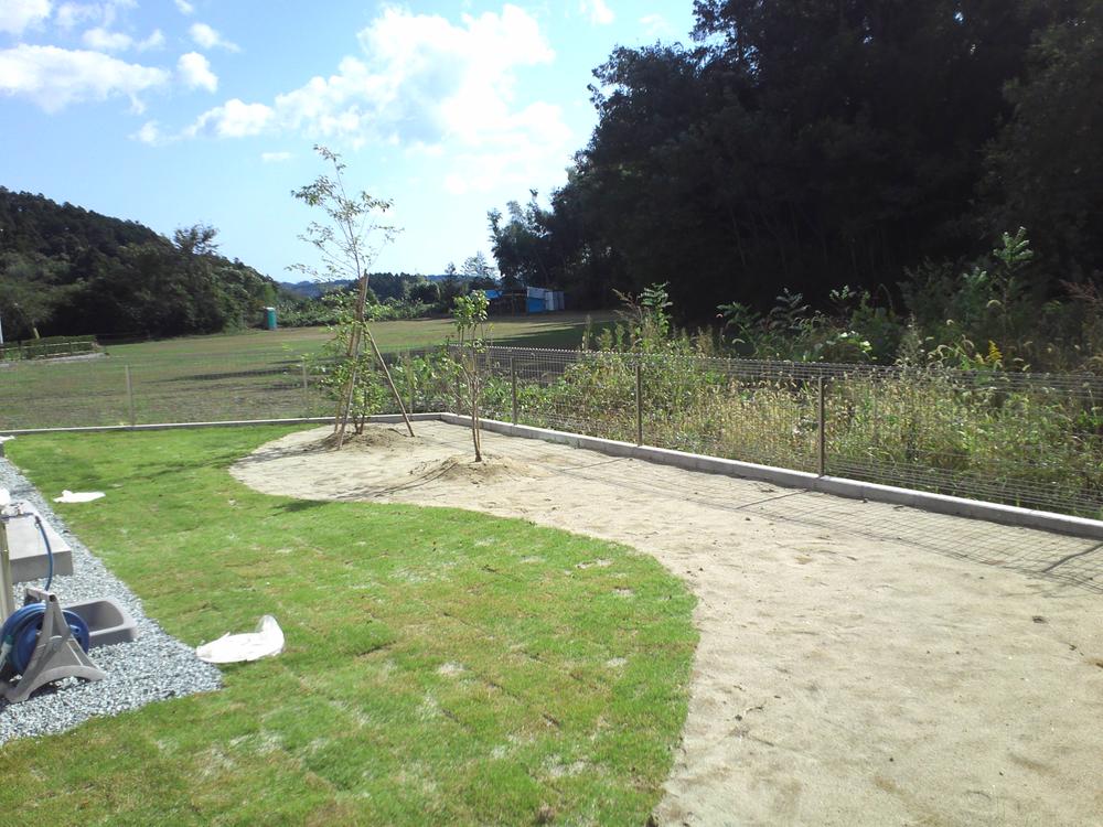 Other local. A large garden with a lawn.