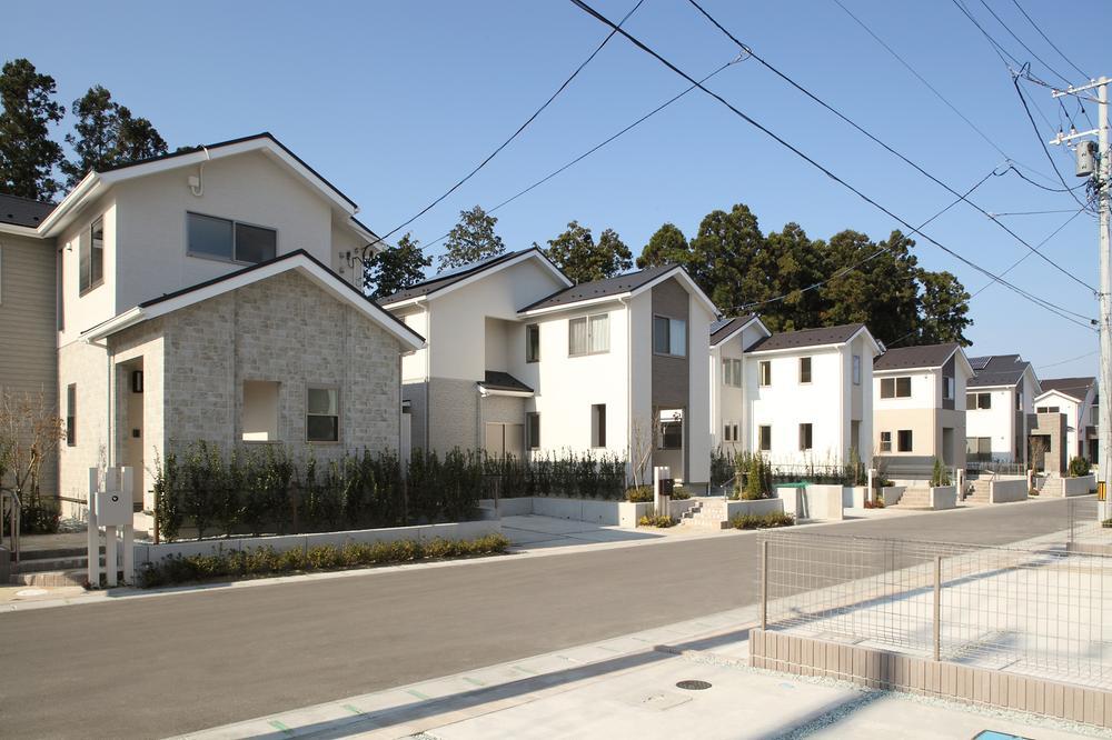 Local photos, including front road. All building You difference floor plan and appearance