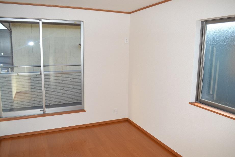 Non-living room. Same specifications