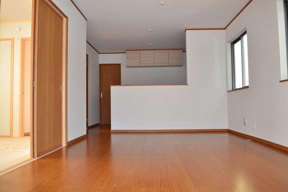 Same specifications photos (living). Same specifications Building 2