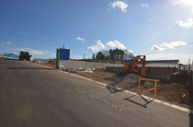 Local photos, including front road. 2 ~ 4 Building December 12
