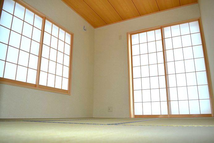 Non-living room. Same specifications 1st floor room
