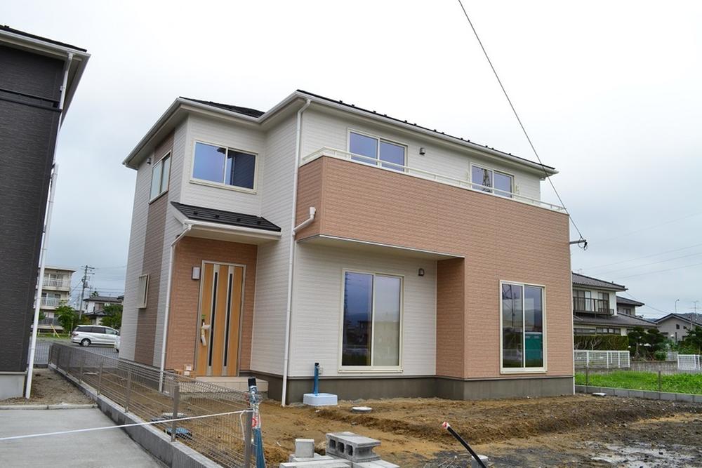 Same specifications photos (appearance). 7 Building