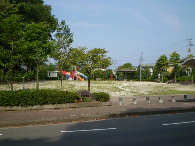 View photos from the dwelling unit. ● Park ●