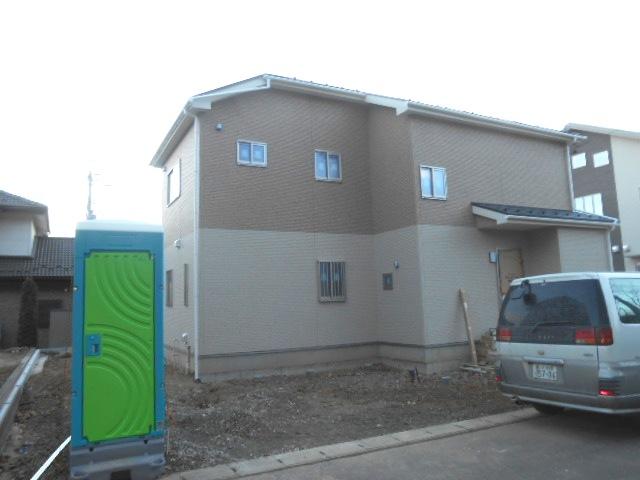 Local photos, including front road. (2) Building: local (December 13, 2013) Shooting