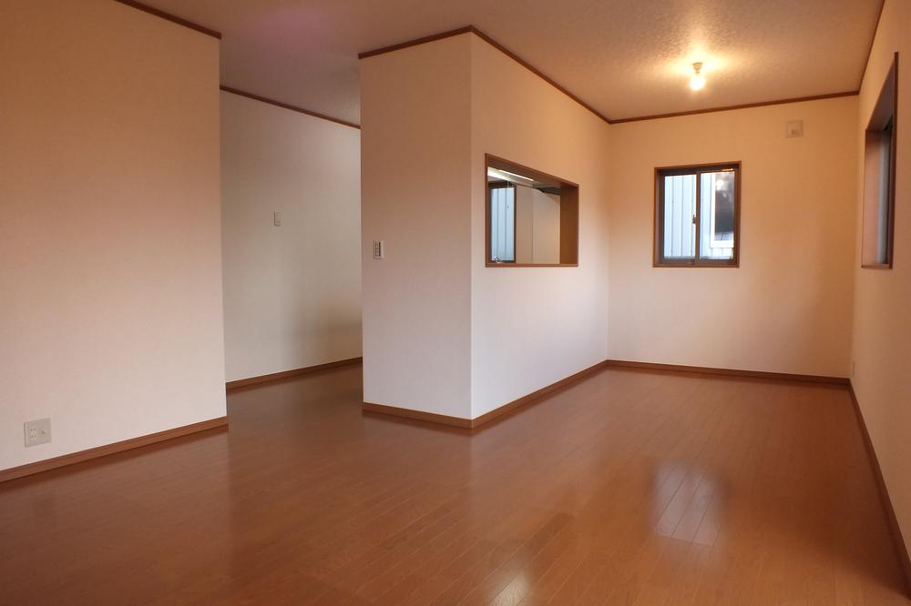 Living. ● same specifications ●