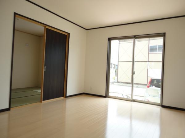 Same specifications photos (living)