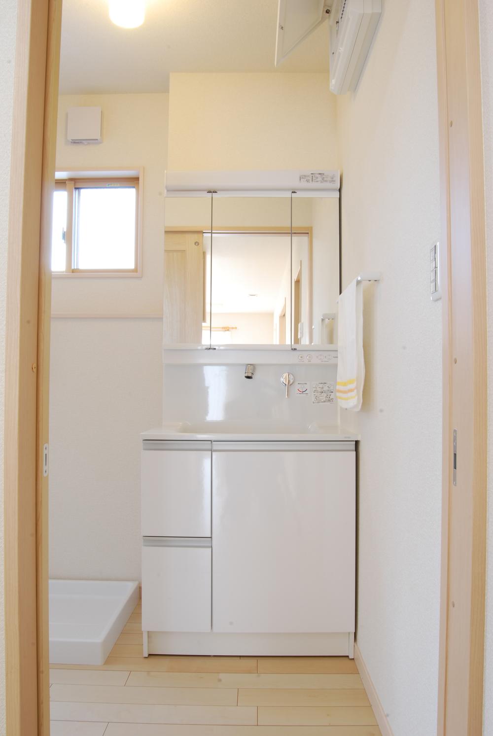 Wash basin, toilet. Building C washstand / (December 2013) Shooting