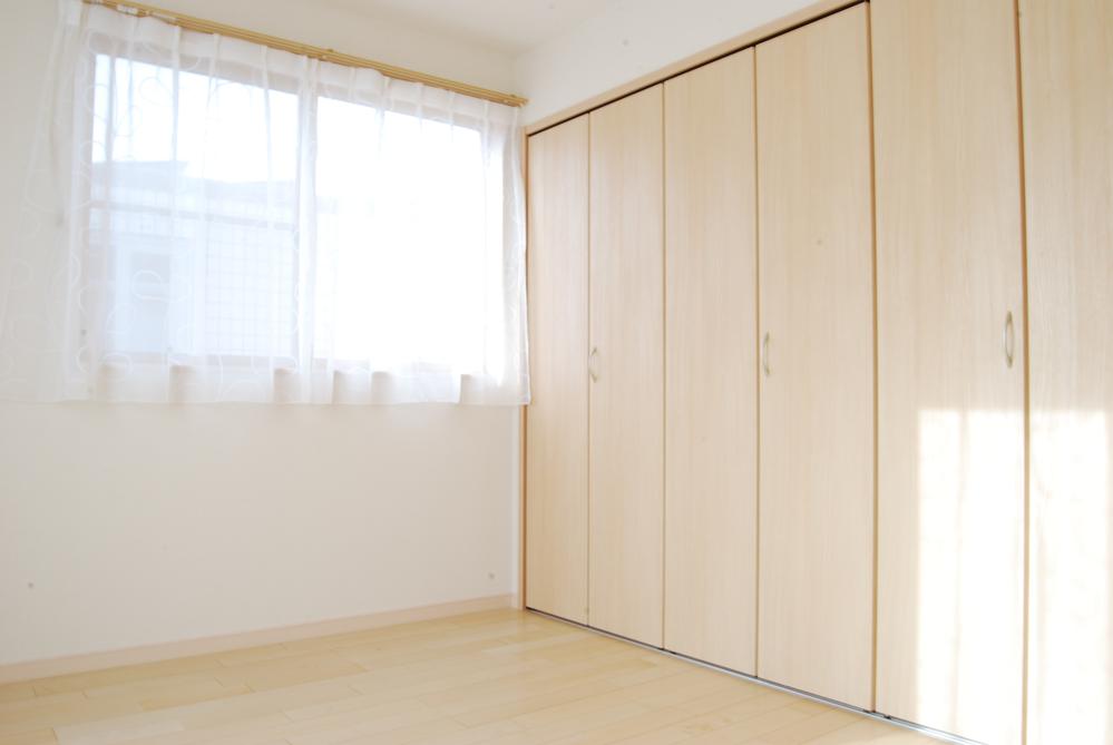 Non-living room. Building C 2 Kainushi bedroom / Storage lot and spacious 12.0 Pledge of main bedroom (12 May 2013) Shooting