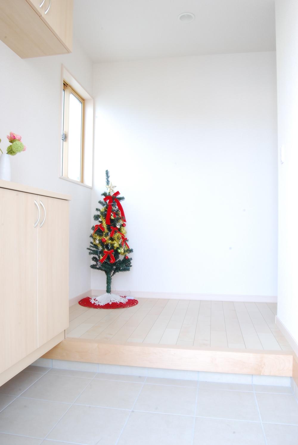 Entrance. C Building entrance / We look forward to decorate the tree (December 2013) Shooting