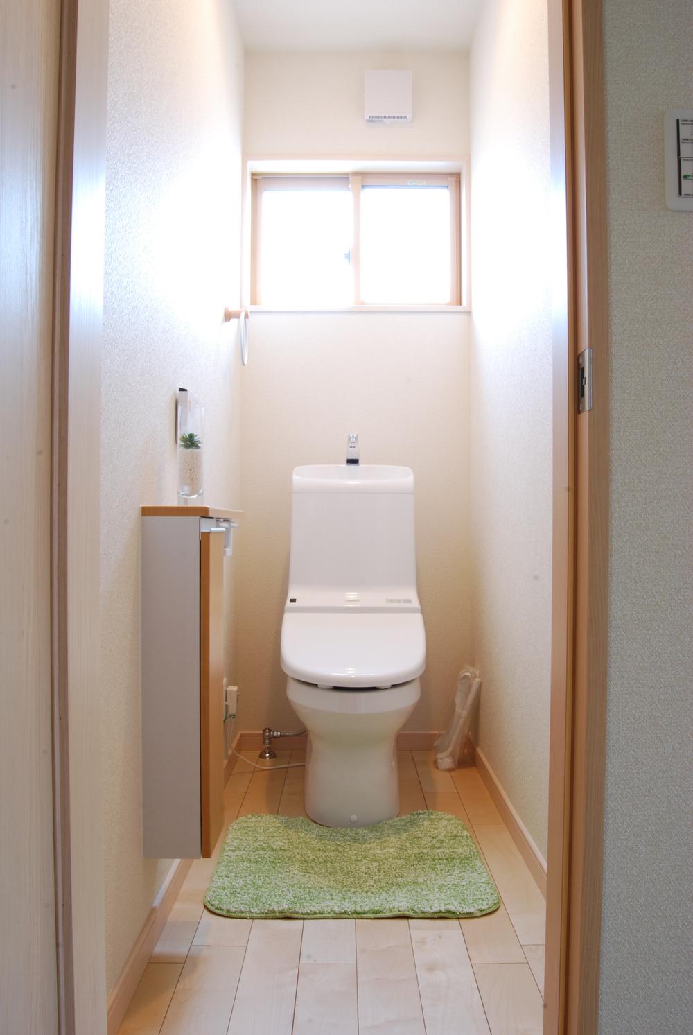 Toilet. Building C toilet / (December 2013) Shooting