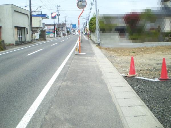 Local photos, including front road. Local (11 May 2013) Shooting